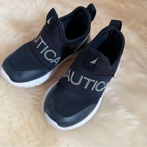 Size 5 Nautica boys pull on sneakers